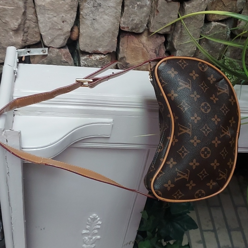 LV purse